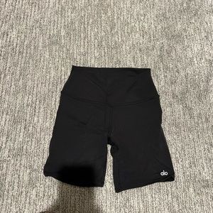 ALO yoga biker shorts
